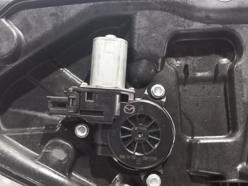 ELEVALUNAS DELANTERO DERECHO Mazda 3 BERLINA / SEDÁN (BM/BN) 