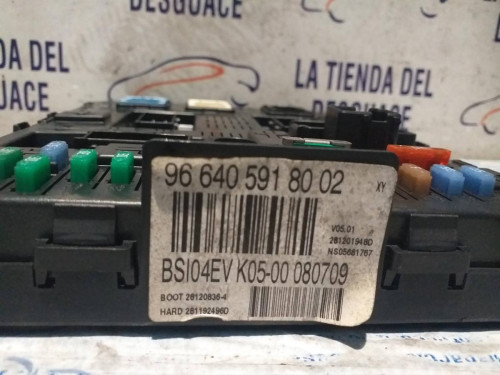  CAJA RELES / FUSIBLES 
