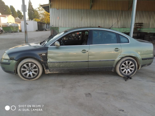  VOLKSWAGEN PASSAT BERLINA (3B3) 