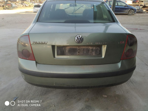  VOLKSWAGEN PASSAT BERLINA (3B3) 