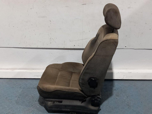  ASIENTO DELANTERO IZQUIERDO 