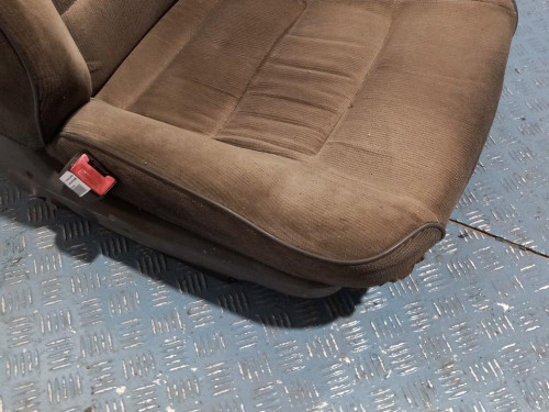  ASIENTO DELANTERO IZQUIERDO 