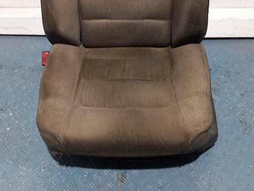  ASIENTO DELANTERO IZQUIERDO 