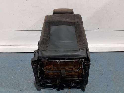  ASIENTO DELANTERO IZQUIERDO 