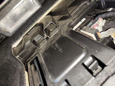 CAJA RELES / FUSIBLES