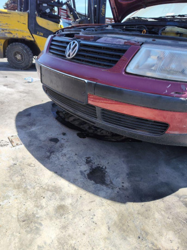 PARAGOLPES DELANTERO VOLKSWAGEN PASSAT BERLINA (3B2) 