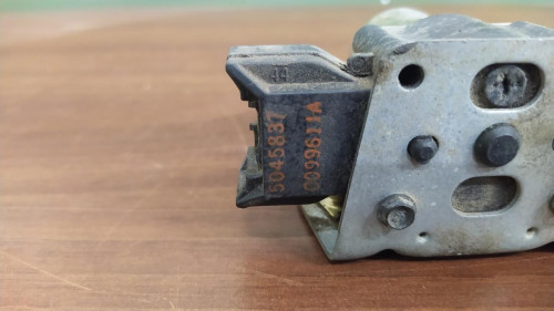 MOTOR CIERRE CENTRALIZADO DELANTERO DERECHO Mitsubishi MONTERO (V60/V70) 