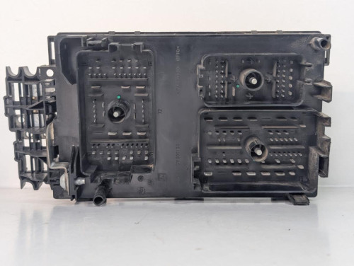  CAJA RELES / FUSIBLES Opel ASTRA J BERLINA 5P 