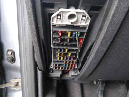 CAJA RELES / FUSIBLES Opel MERIVA 