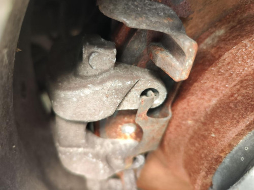 PINZA DE FRENO TRASERA IZQUIERDA used