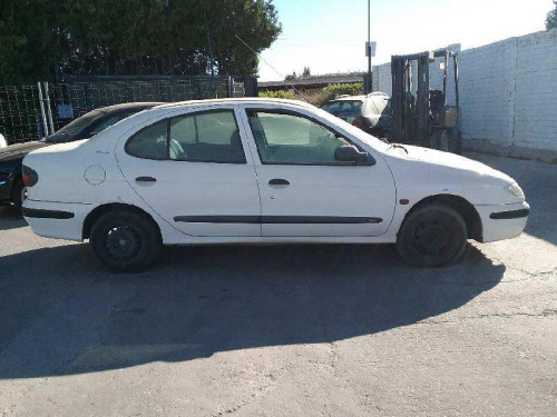 RENAULT MEGANE I CLASSIC (LA0) — vehículo donante para recambios 