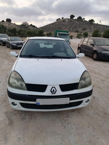 RENAULT CLIO II FASE II (B/CB0) — vehículo donante para recambios 