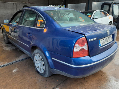 VOLKSWAGEN PASSAT BERLINA (3B3)