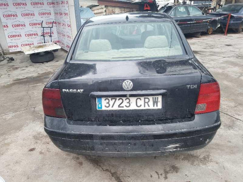  VOLKSWAGEN PASSAT BERLINA (3B2) 