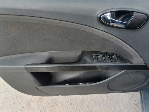 SEAT LEON (1P1) — vehículo donante para recambios 