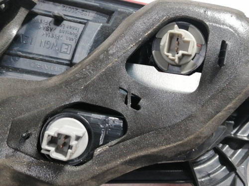  PILOTO TRASERO CENTRAL SUBARU LEGACY COMBI/ OUTBACK (B14) 