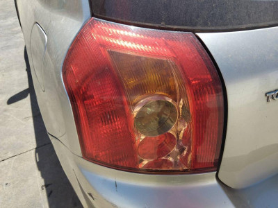 PILOTO TRASERO IZQUIERDO Toyota Corolla familiar (E12)(2002->)