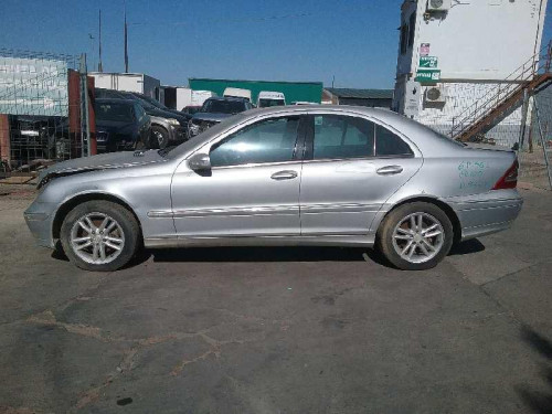  MERCEDES-BENZ CLASE C (BM 203) BERLINA 