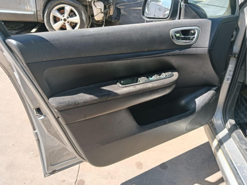 PEUGEOT 307 BREAK / SW (S1)(04.2002) — vehículo donante para recambios 