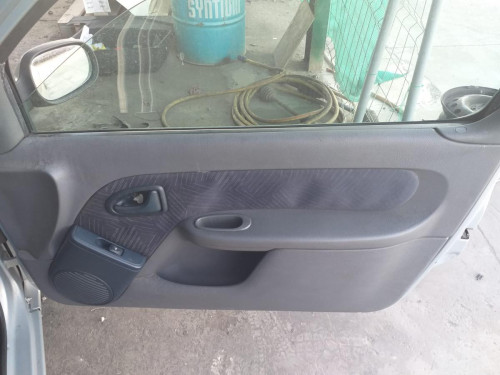 RENAULT CLIO II FASE II (B/CB0) — vehículo donante para recambios 