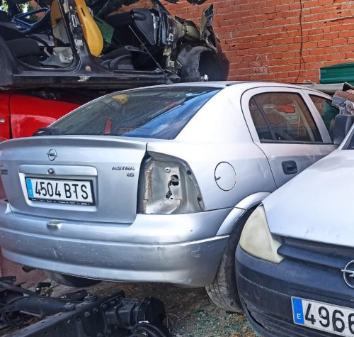 OPEL ASTRA G BERLINA — vehículo donante para recambios 