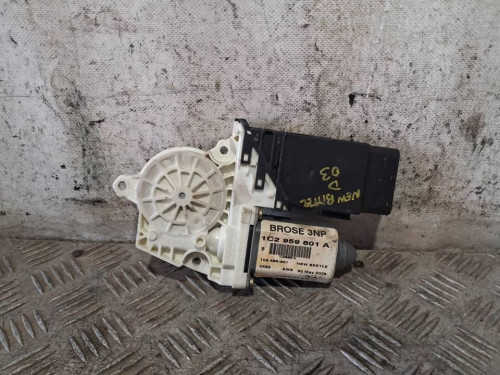MOTOR ELEVALUNAS DELANTERO DERECHO 