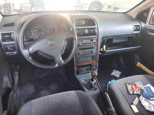OPEL ASTRA G BERLINA — vehículo donante para recambios 