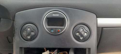 MANDO CLIMATIZADOR Renault CLIO III 