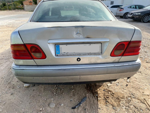 MERCEDES-BENZ CLASE E (BM 210) BERLINA — vehículo donante para recambios 