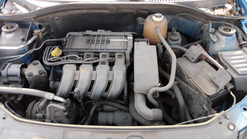 RENAULT CLIO II FASE II (B/CB0) — vehículo donante para recambios 