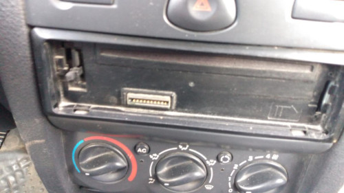 RENAULT CLIO II FASE II (B/CB0) — vehículo donante para recambios 
