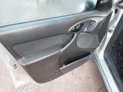 FORD FOCUS BERLINA (CAK)