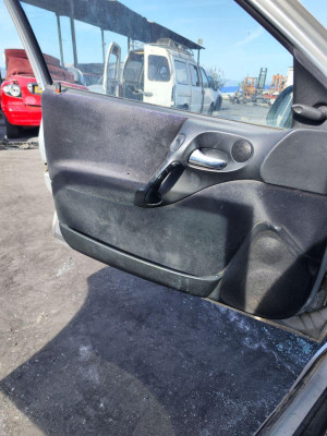 GUARNECIDO PUERTA DELANTERA IZQUIERDA