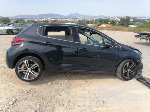 PEUGEOT 208 — автомобиль-донор на запчасти 
