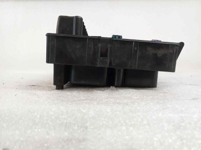 CAJA RELES / FUSIBLES