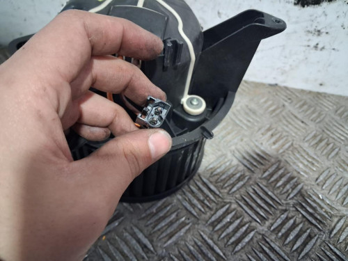 MOTOR CALEFACCION 