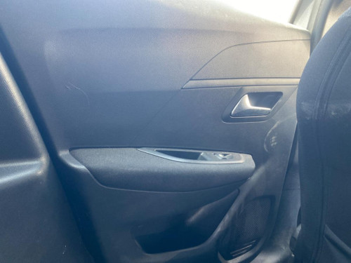 GUARNECIDO PUERTA TRASERA IZQUIERDA Peugeot 208 (P2) 