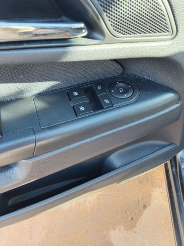 MANDO ELEVALUNAS DELANTERO IZQUIERDO Opel Zafira B (2005->) Opel Zafira B (2005->) 