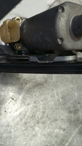 ELEVALUNAS DELANTERO DERECHO б/у