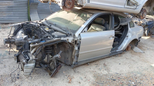  VOLKSWAGEN PASSAT BERLINA (3B3) 