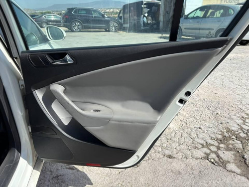 GUARNECIDO PUERTA TRASERA DERECHA Volkswagen PASSAT BERLINA (3C2) 