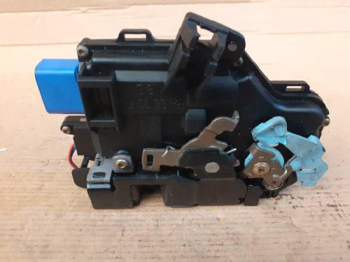 CERRADURA PUERTA DELANTERA DERECHA 