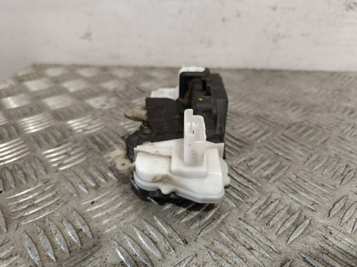  CERRADURA PUERTA DELANTERA IZQUIERDA 