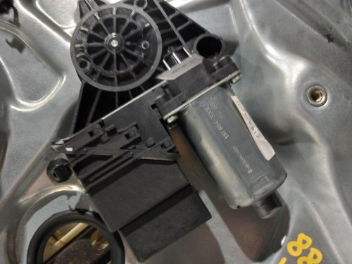 ELEVALUNAS TRASERO DERECHO VOLKSWAGEN PASSAT BERLINA (3B3) 