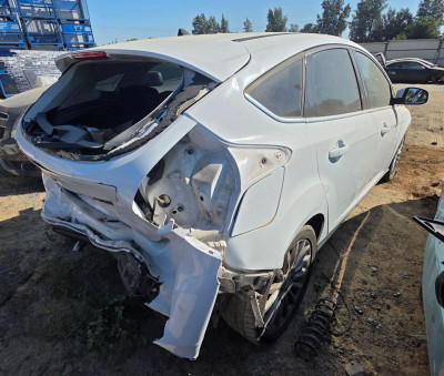 FORD FOCUS BERLINA (CB8)