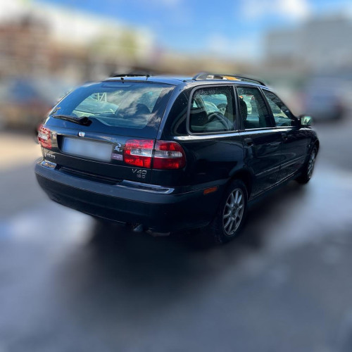 VOLVO V40 FAMILIAR de segunda mano