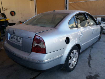 VOLKSWAGEN PASSAT BERLINA (3B3)