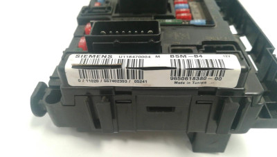 CAJA RELES / FUSIBLES