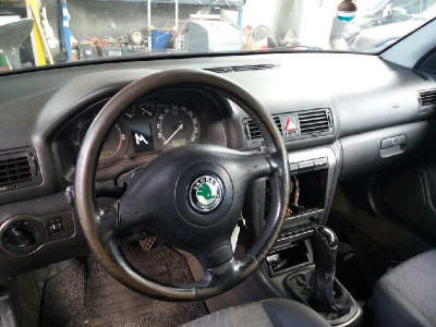SKODA OCTAVIA BERLINA (1U2)