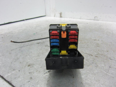 CAJA RELES / FUSIBLES